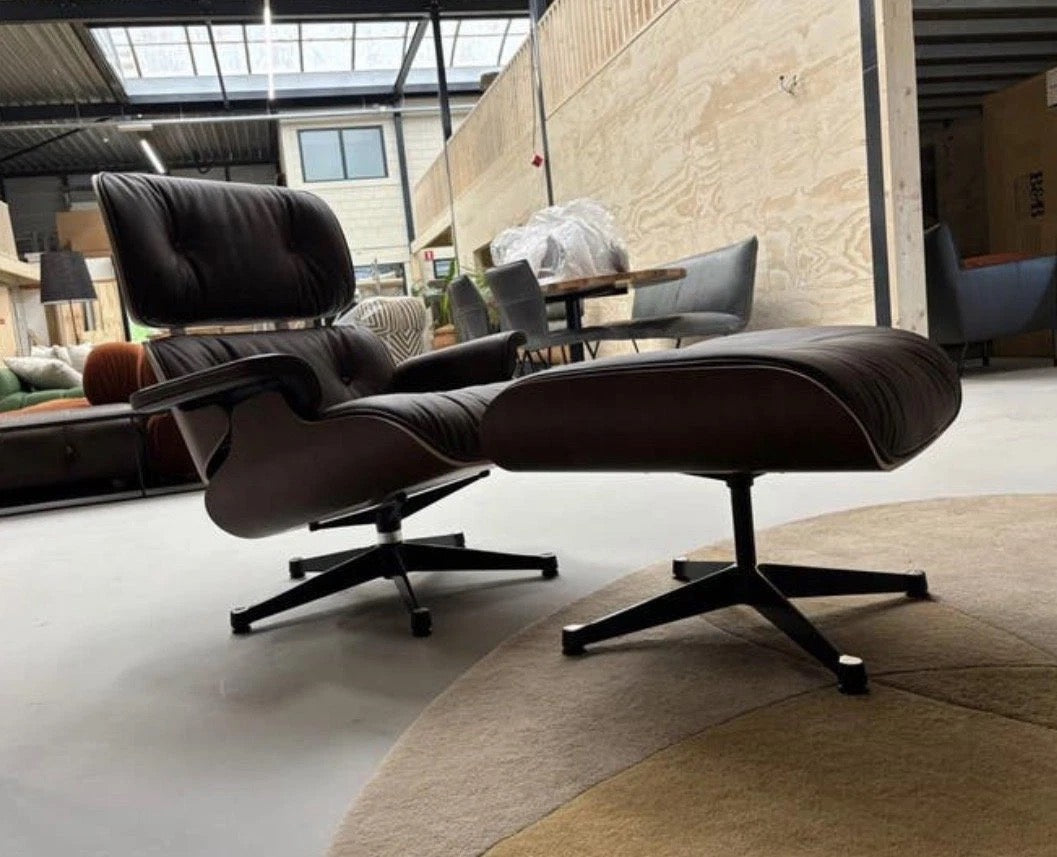 Vitra Lounge Chair XL + Ottoman Prem Leder Marron Bruin