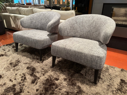 2 Minotti Aston armchairs in stof Cat G