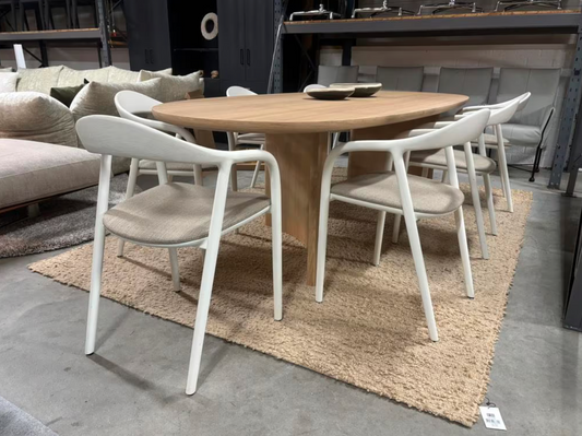 Artisan Neva stoelen eiken icm B&B italia Astro stof cat A