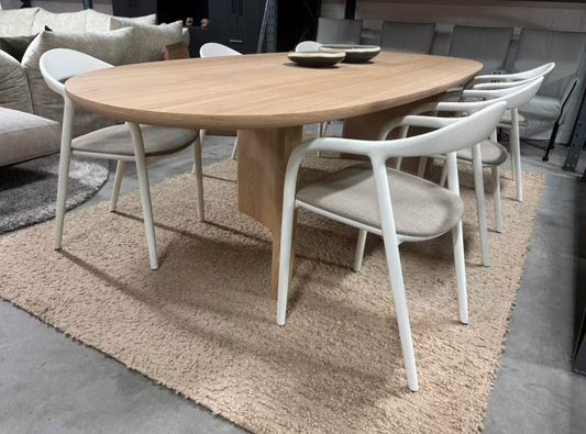 Artisan Neva stoelen eiken icm B&B italia Astro stof cat A