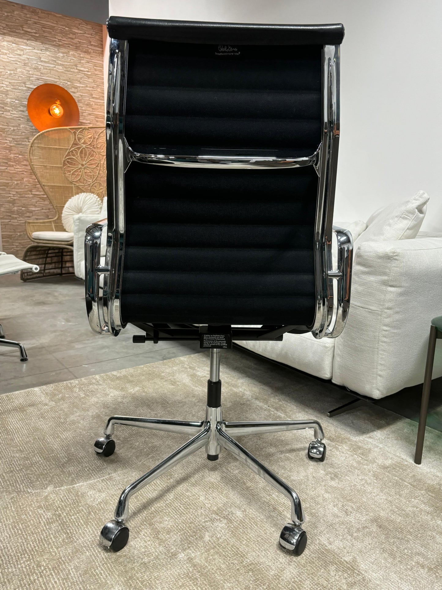 Vitra Eames EA119 chroom Nero zwart leder topconditie