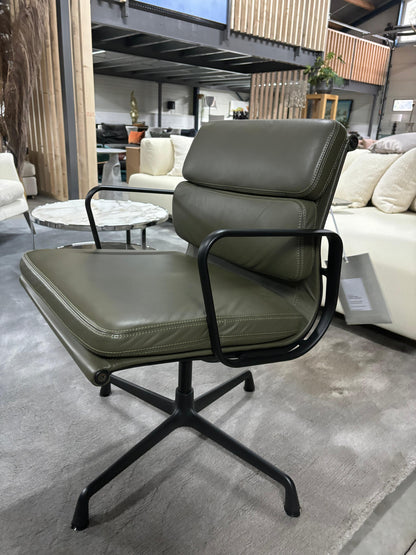 Vitra Eames EA 208 Kahki premium leder