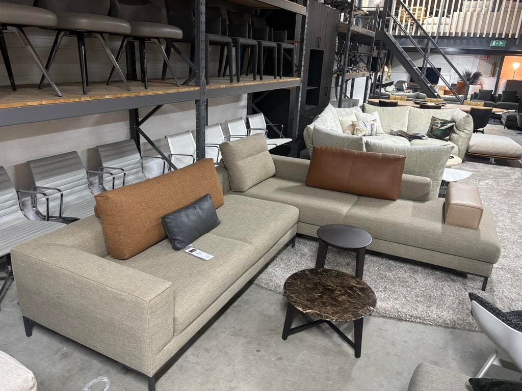 Design on Stock Aikon Lounge hoekbank – Milton stof, 300 × 255 cm – foto 1