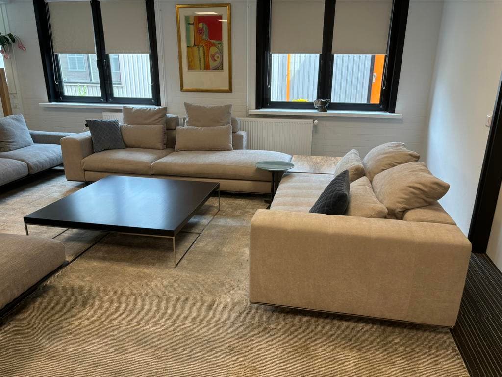 Minotti Freeman modulaire bank – lichtgrijs, inclusief tafel – foto 1
