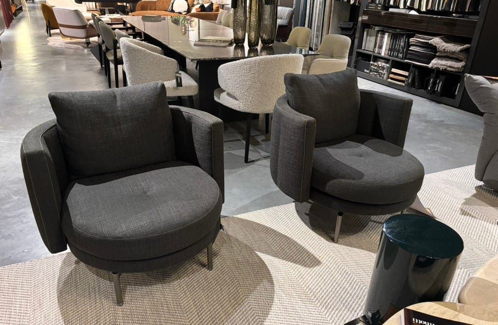 Minotti Torii Swivel fauteuils – Muschio stof en leren bies – foto 3
