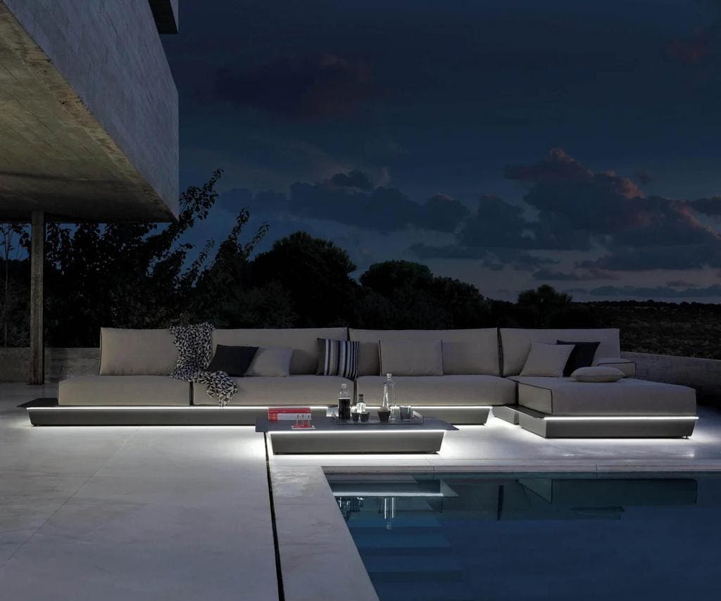 Manutti Air outdoor loungeset – sofa, fauteuils en tafel – foto 3
