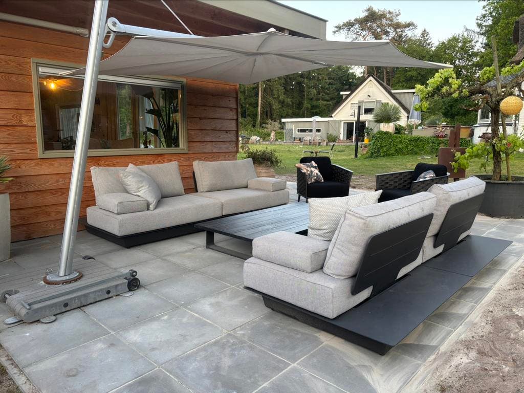 Manutti Air outdoor loungeset – sofa, fauteuils en tafel – foto 19