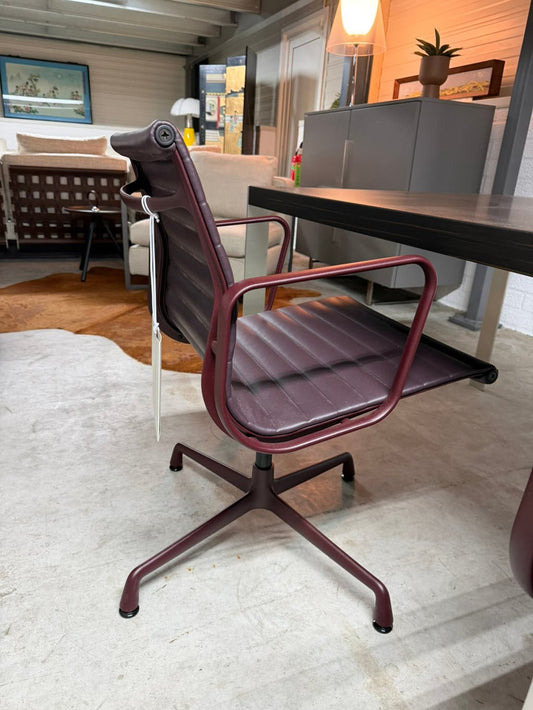 4 Vitra Ea108 Eames chairs bordeaux 2026 voor & achter leder