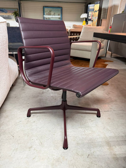 4 Vitra Ea108 Eames chairs bordeaux 2026 voor & achter leder