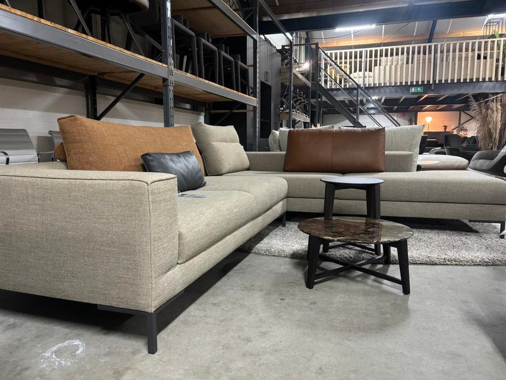 Design on Stock Aikon Lounge hoekbank – Milton stof, 300 × 255 cm – foto 4