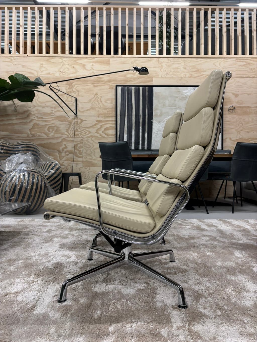 Vitra Eames Lounge Chair EA 222 – leer in Clay – foto 4
