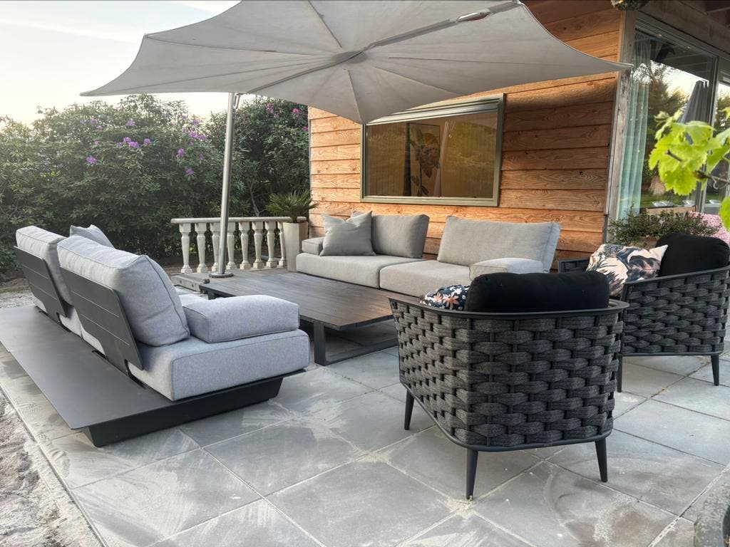 Manutti Air outdoor loungeset – sofa, fauteuils en tafel – foto 20