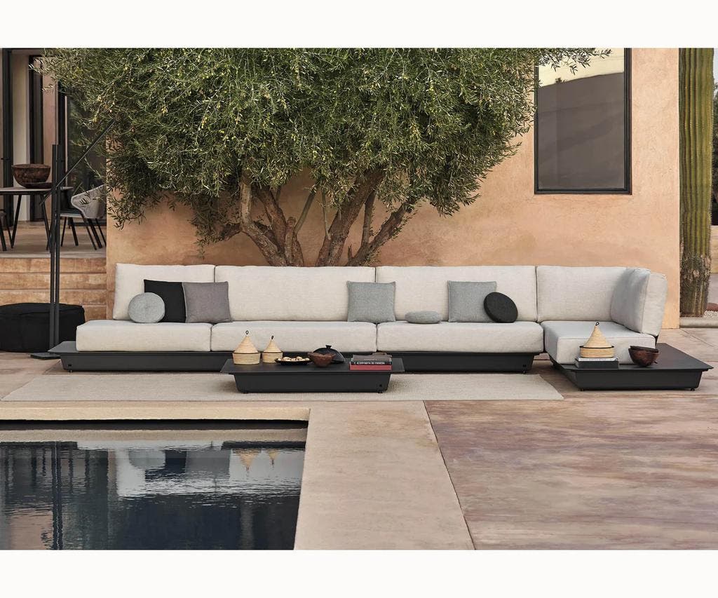 Manutti Air outdoor loungeset – sofa, fauteuils en tafel – foto 4