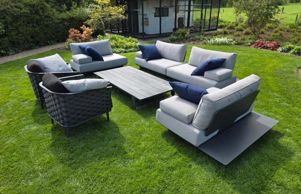 Manutti Air outdoor loungeset – sofa, fauteuils en tafel – foto 7