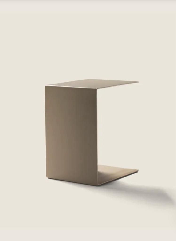 Flexform Plain uitschuifbare bijzettafel – zandkleurig leer – foto 1