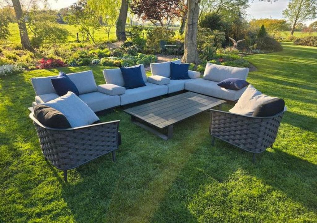 Manutti Air outdoor loungeset – sofa, fauteuils en tafel – foto 11