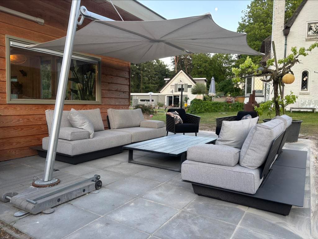 Manutti Air outdoor loungeset – sofa, fauteuils en tafel – foto 18